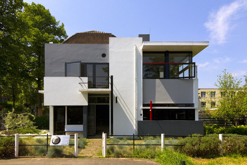Ispirazione per la facciata di una casa moderna a due piani