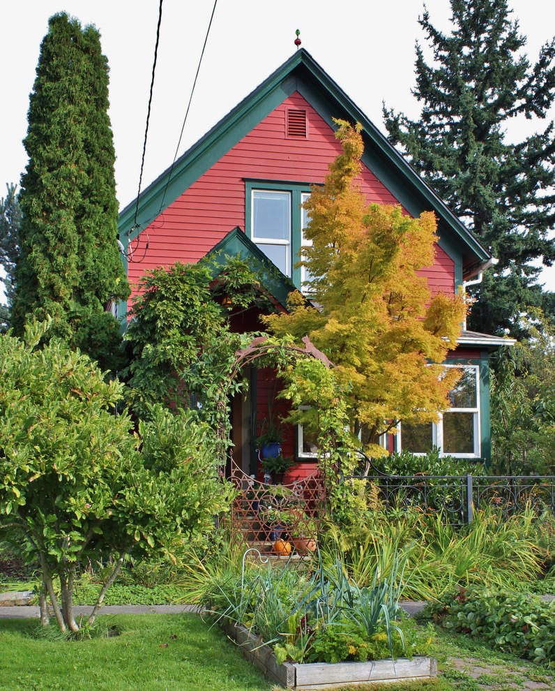 Ornate exterior home photo in Seattle