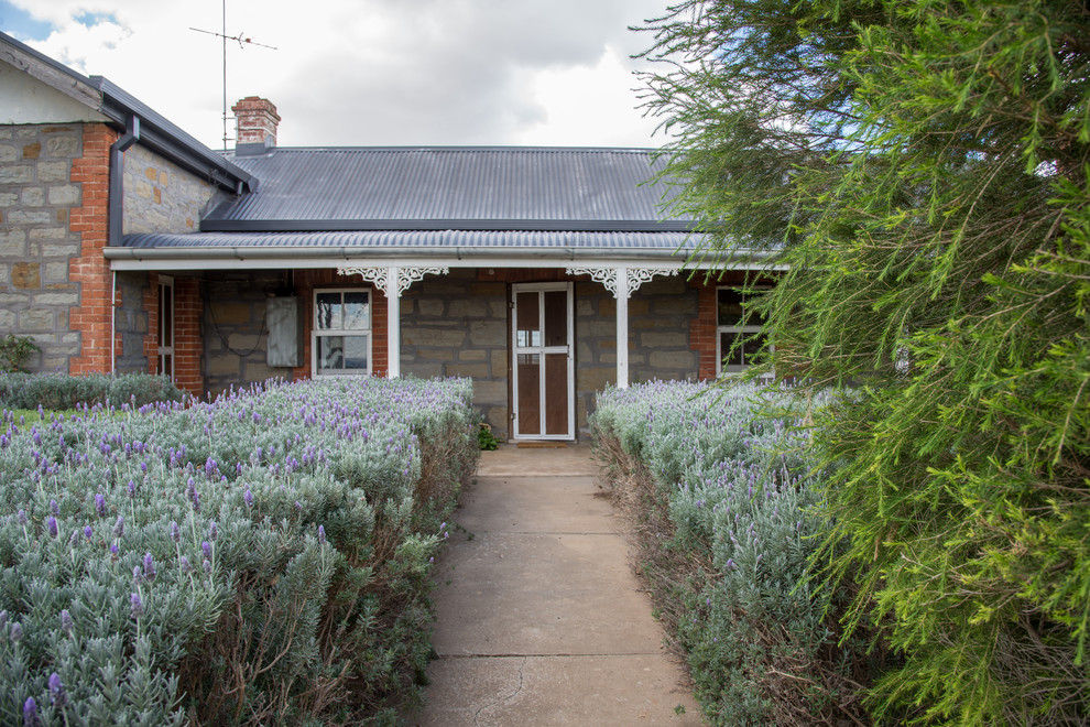 Design ideas for a farmhouse house exterior in Adelaide.