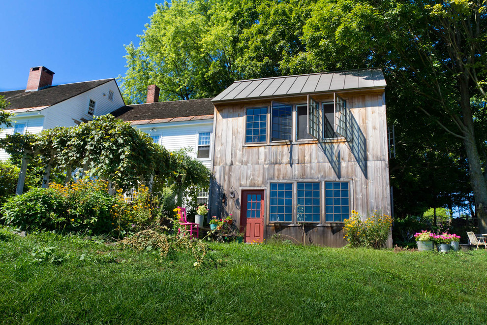 Foto de fachada de estilo de casa de campo de dos plantas