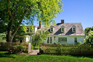 My Houzz: An Antique Cape Cod House Explodes With Color - Landhausstil