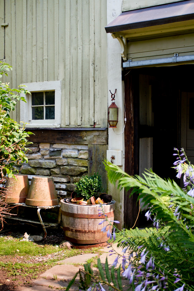 Farmhouse exterior home photo in New York