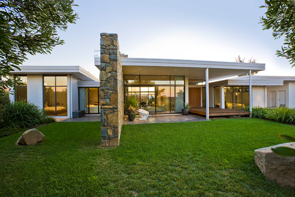 Mittelgroßes, Einstöckiges Modernes Haus mit Flachdach in Canberra - Queanbeyan