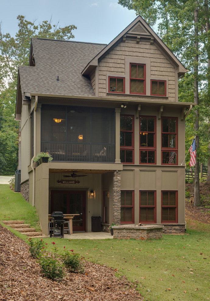 На фото: трехэтажный, деревянный, зеленый дом среднего размера в стиле кантри с двускатной крышей