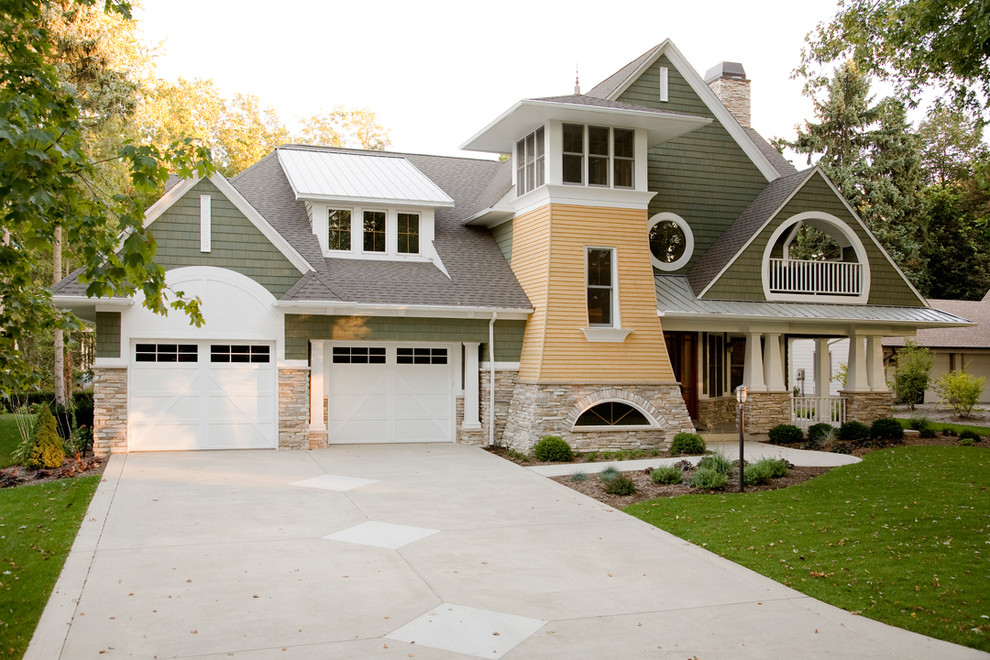 Ispirazione per la facciata di una casa verde american style a due piani di medie dimensioni con rivestimento con lastre in cemento
