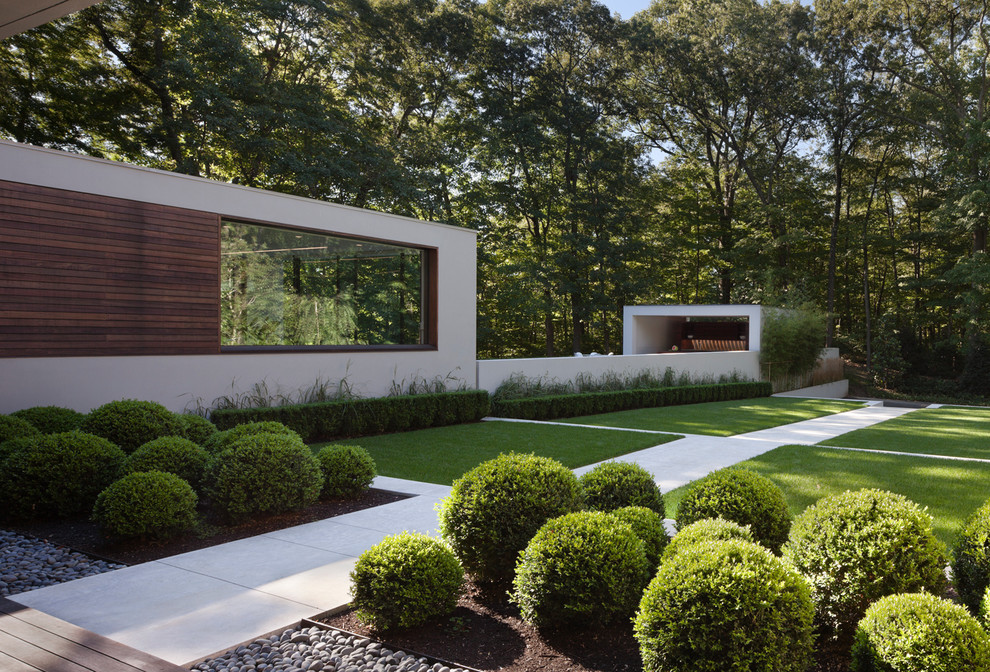 Inspiration for a white and large modern bungalow render house exterior in New York with a flat roof.