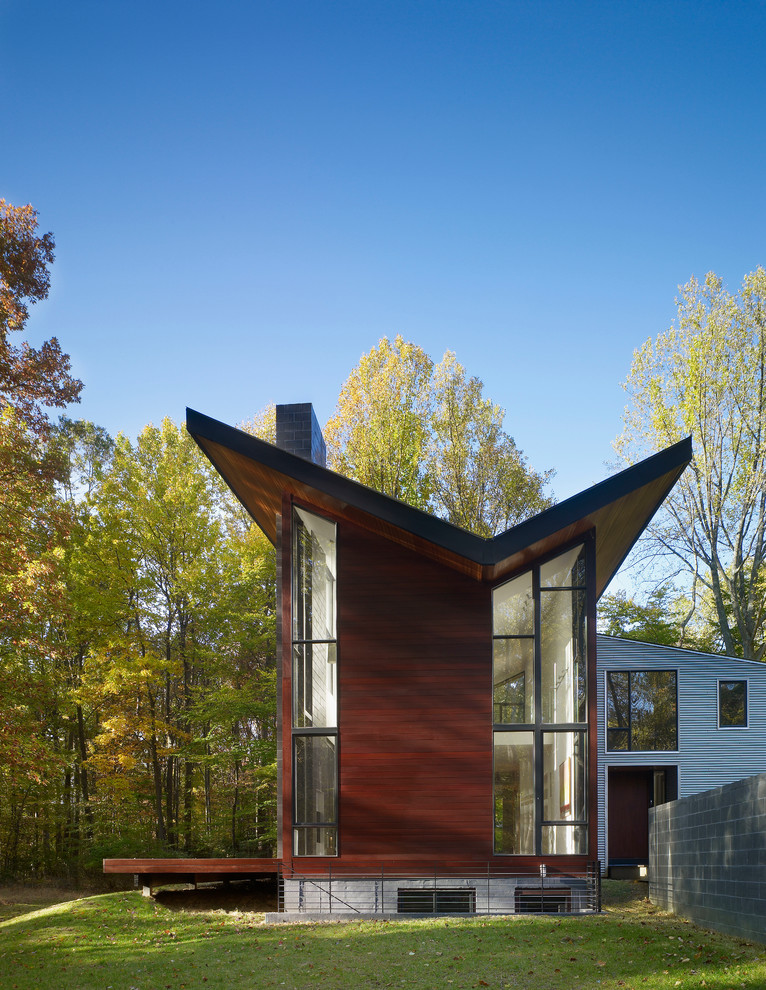 На фото: двухэтажный, коричневый дом в современном стиле