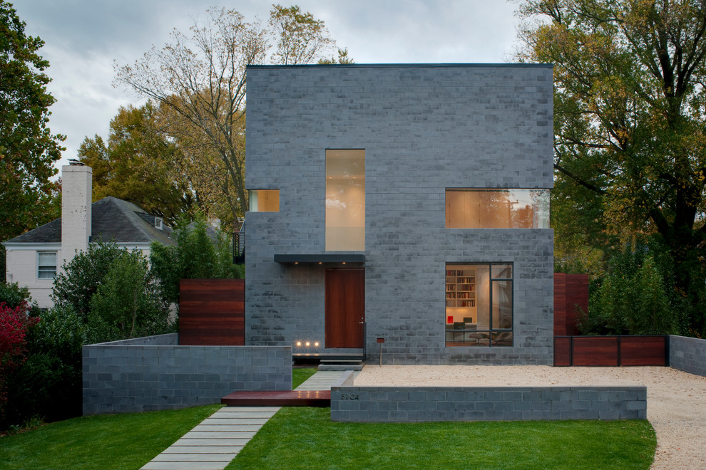Idéer för ett modernt grått hus, med platt tak