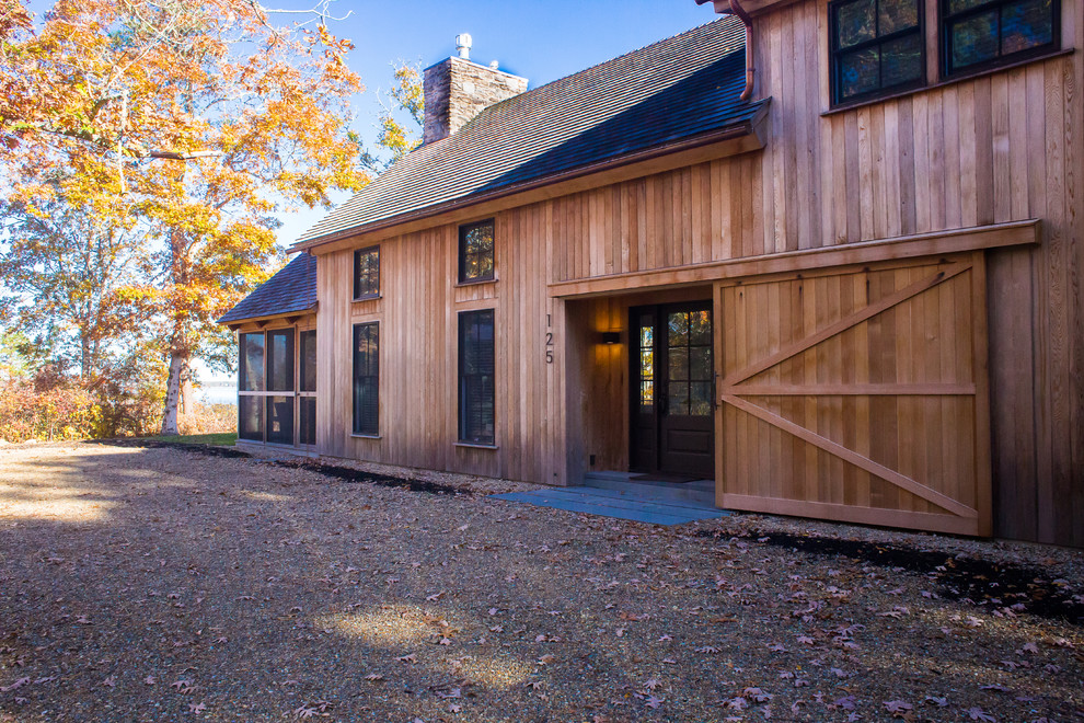 Mittelgroßes, Zweistöckiges Shabby-Style Haus mit Schindeldach in Boston