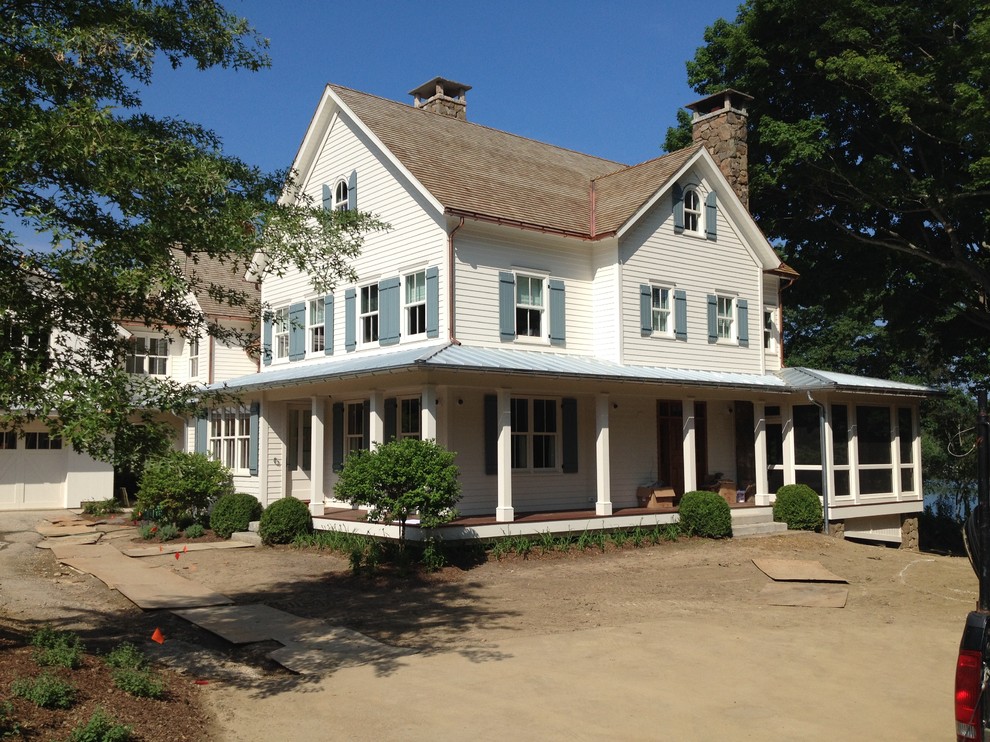 NEW ENGLAND LAKE FARM HOUSE Farmhouse Exterior Bridgeport by