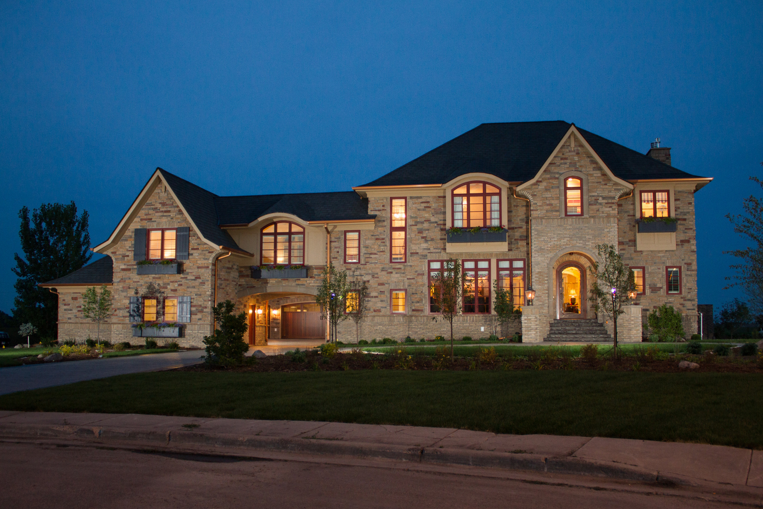 Horseshoe Shaped Driveway - Photos & Ideas | Houzz