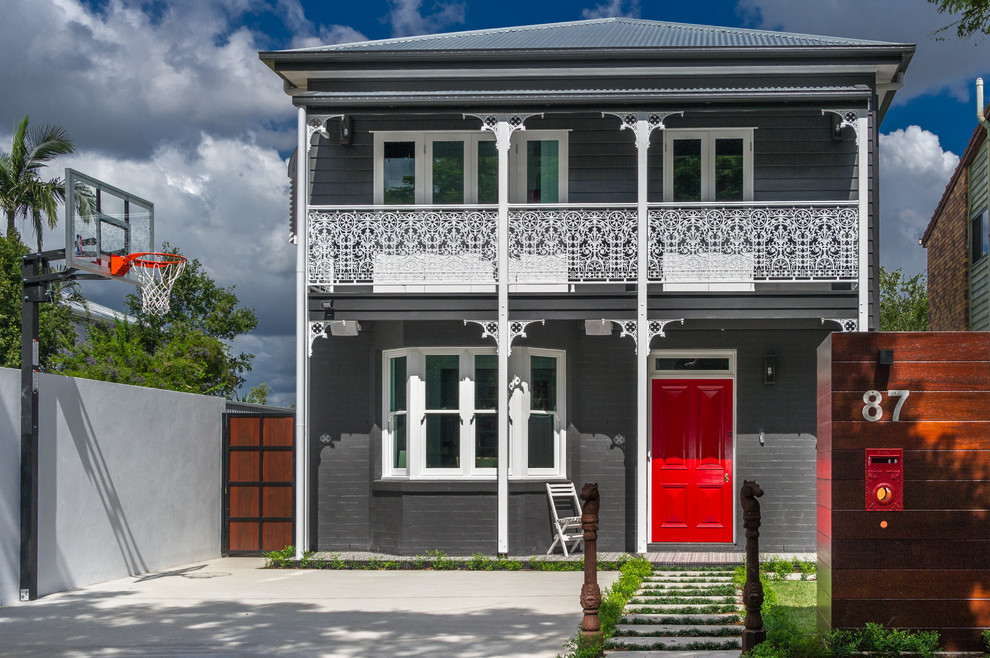 Zweistöckiges Klassisches Haus mit Backsteinfassade und Walmdach in Brisbane