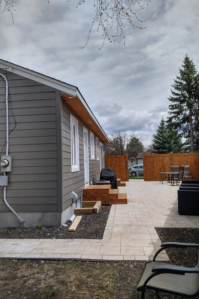 NEW JAMES HARDIE SIDING & WOOD SOFFITS ALTA VISTA, ON Traditional