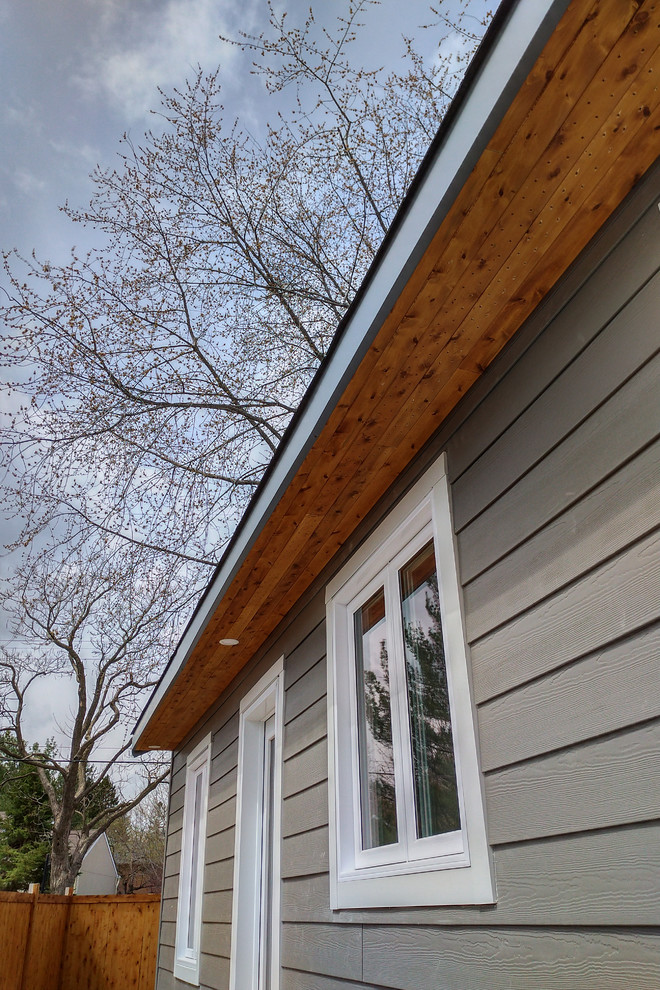 NEW JAMES HARDIE SIDING & WOOD SOFFITS ALTA VISTA, ON Traditional