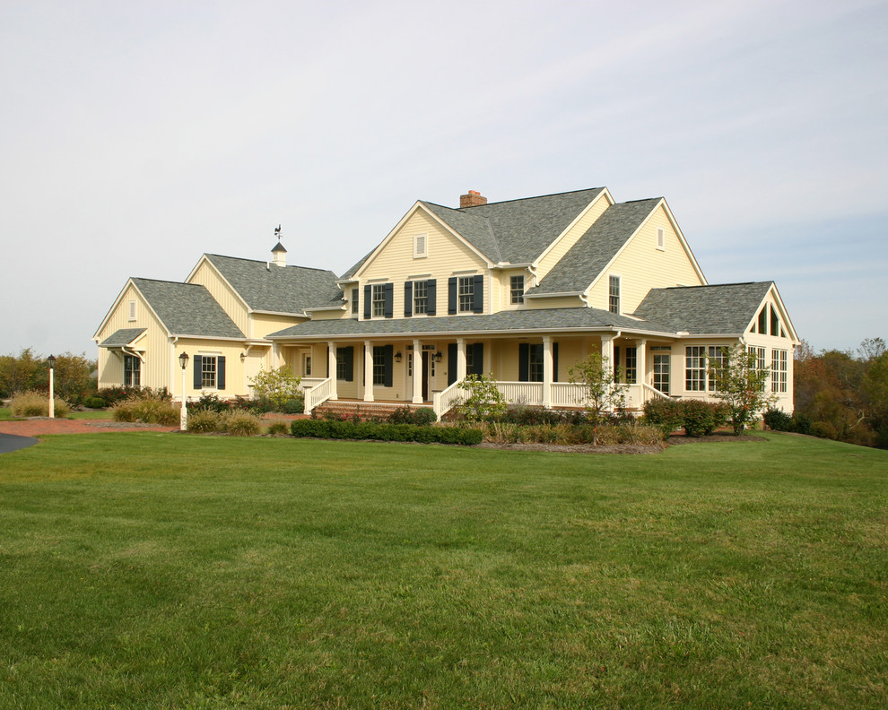 Farmhouse wood exterior home idea in Columbus