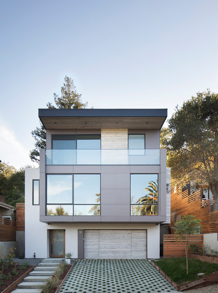 Großes, Dreistöckiges Modernes Haus mit Mix-Fassade, beiger Fassadenfarbe und Flachdach in San Francisco