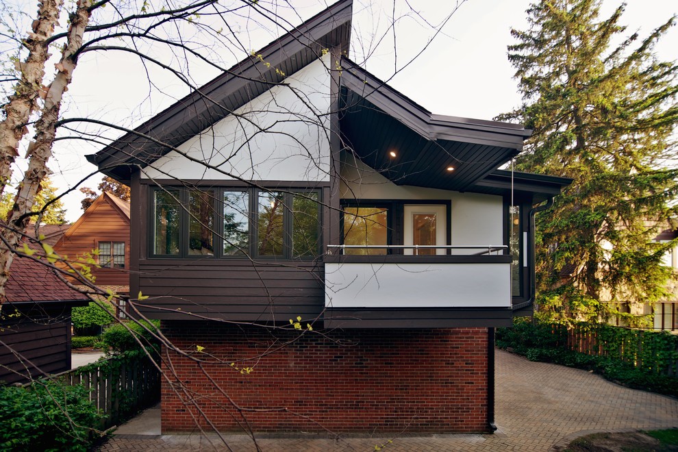 Ejemplo de fachada blanca contemporánea de tamaño medio de dos plantas con revestimiento de aglomerado de cemento y tejado de un solo tendido