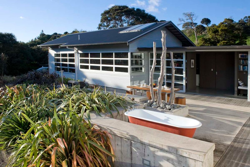 Inspiration for a contemporary one-story metal exterior home remodel in Wellington