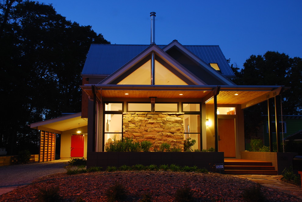 Kleines, Zweistöckiges Modernes Haus mit grauer Fassadenfarbe in Atlanta