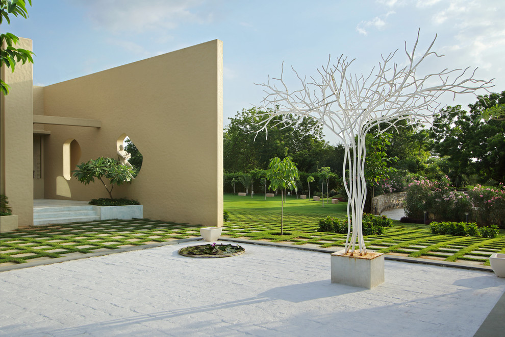 Inspiration for a modern house exterior in Ahmedabad.