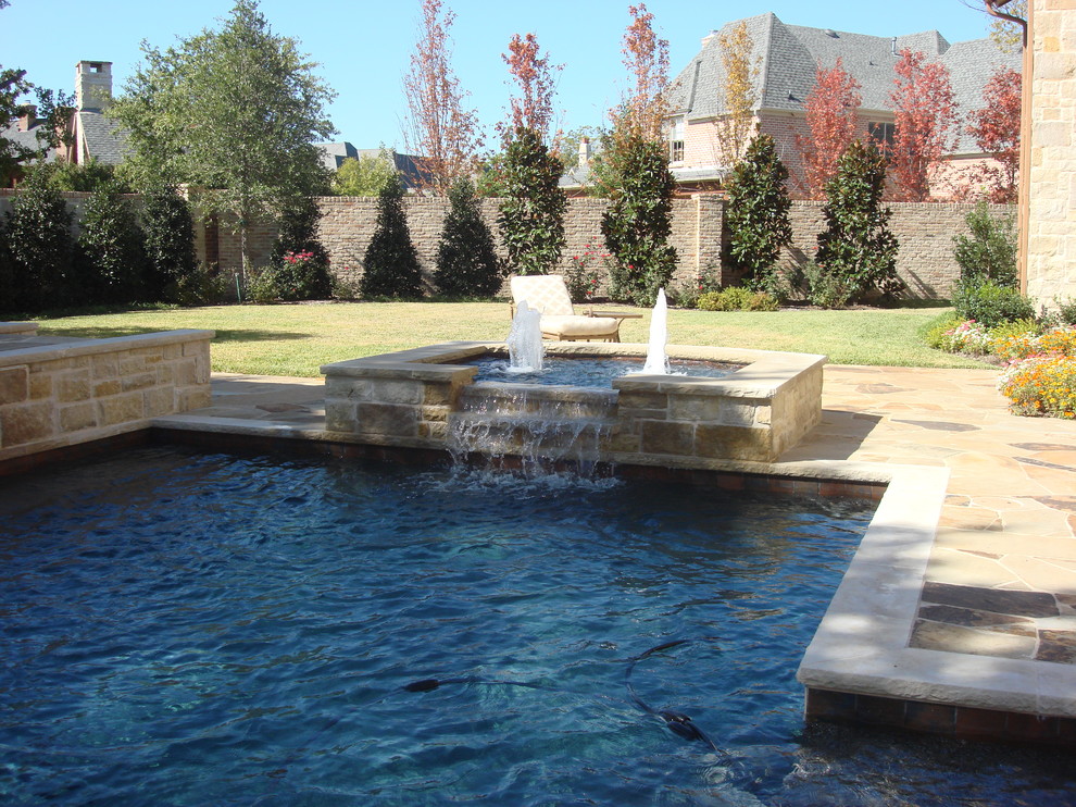 Exterior home photo in Dallas