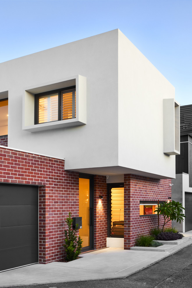 Ispirazione per la villa piccola multicolore moderna a due piani con rivestimento in mattoni e tetto piano
