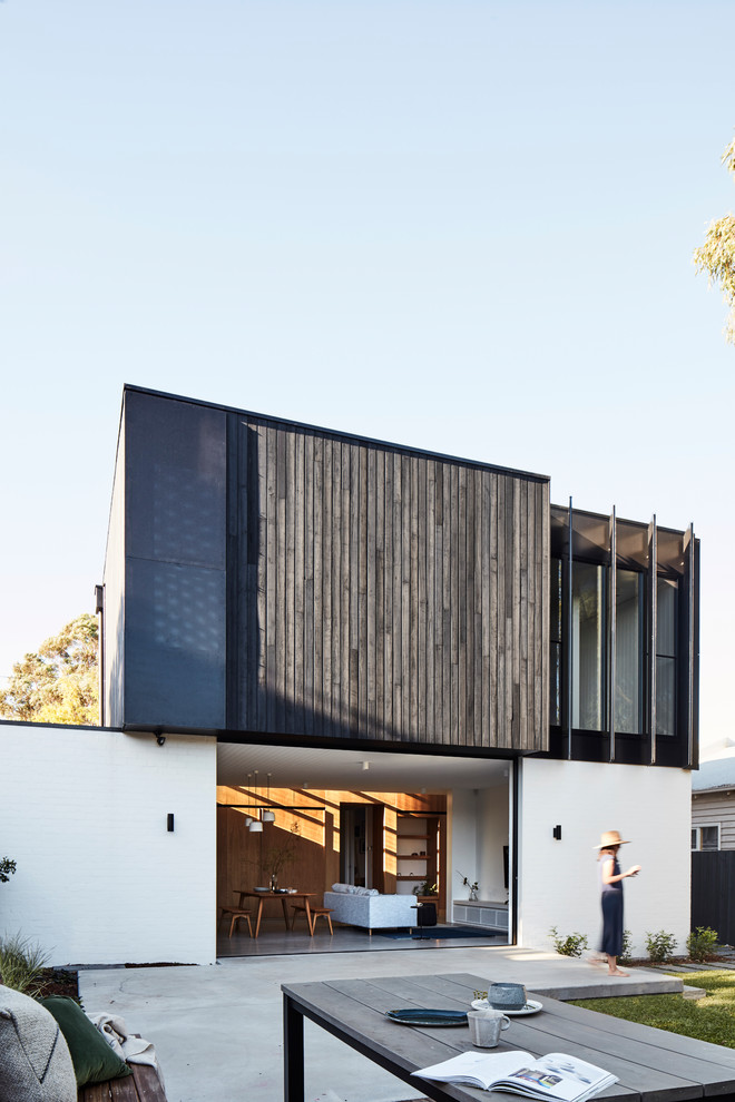 Großes, Zweistöckiges Modernes Einfamilienhaus mit Flachdach, Mix-Fassade und bunter Fassadenfarbe in Melbourne