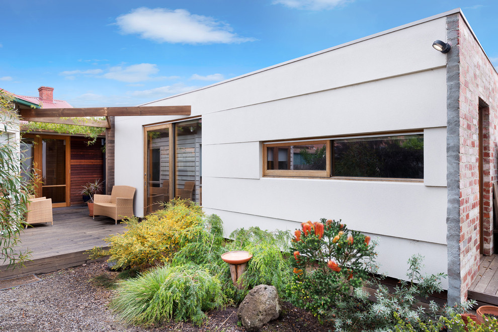 Inspiration for a contemporary house exterior in Melbourne with wood cladding.