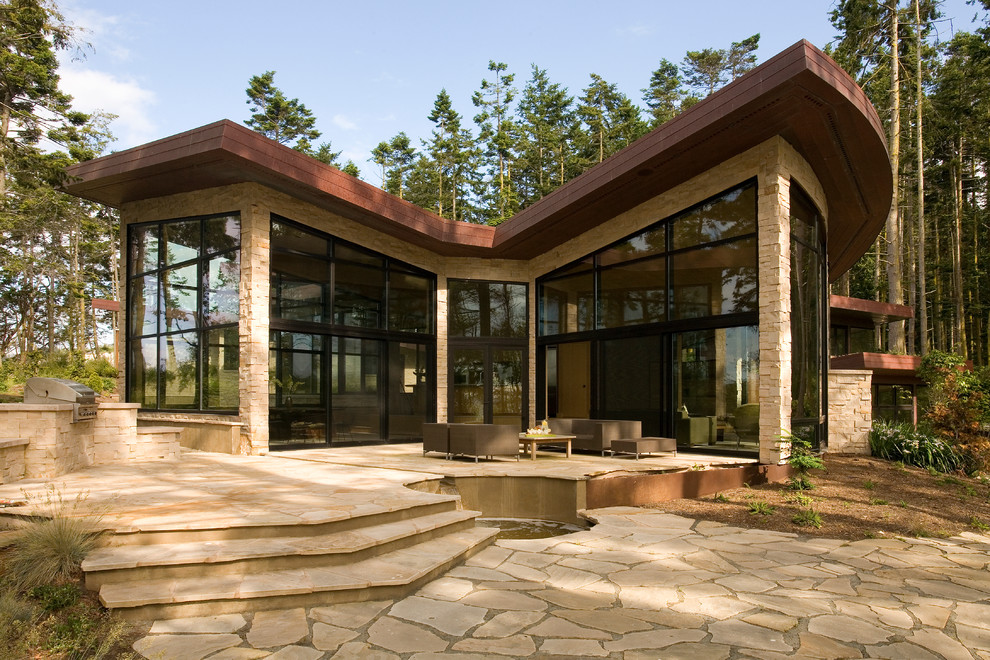 Пример оригинального дизайна: дом в современном стиле с облицовкой из камня