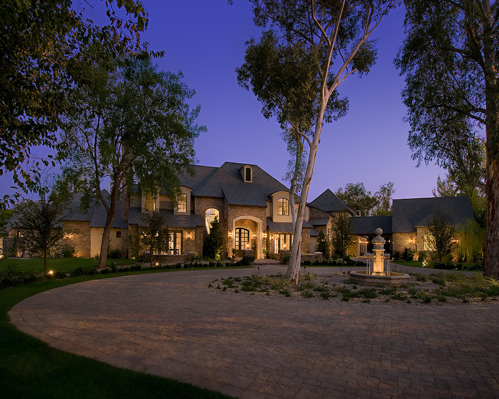 Example of a classic exterior home design in Phoenix