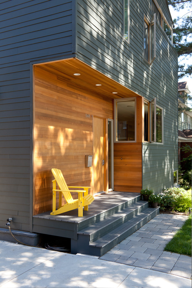 Inspiration for a modern exterior home remodel in New York