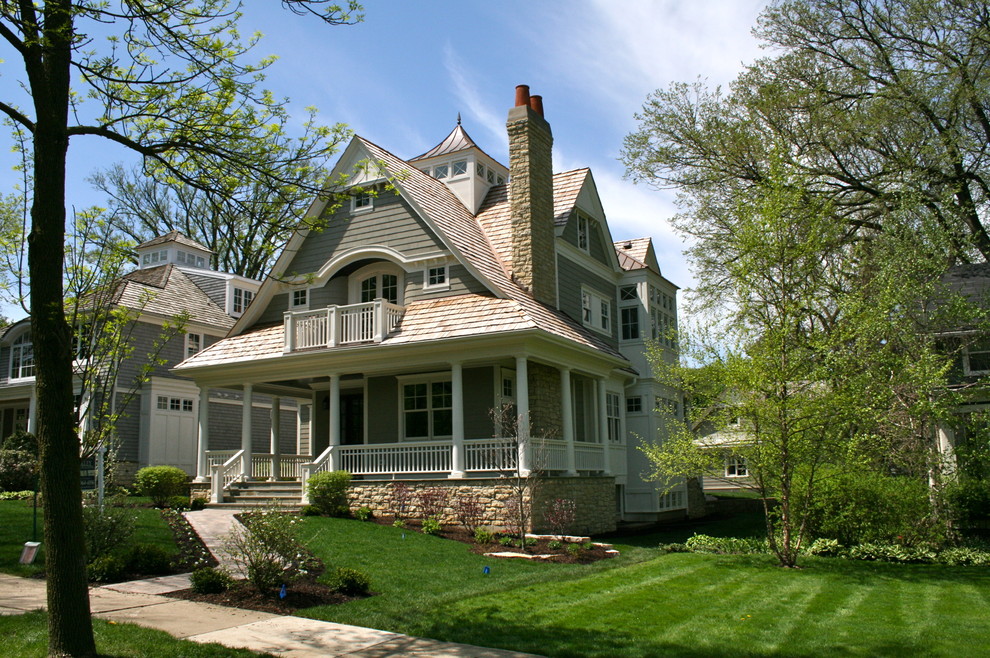 Design ideas for a medium sized and green victorian house exterior in Chicago with three floors and wood cladding.