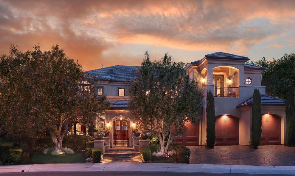Example of a classic exterior home design in Orange County