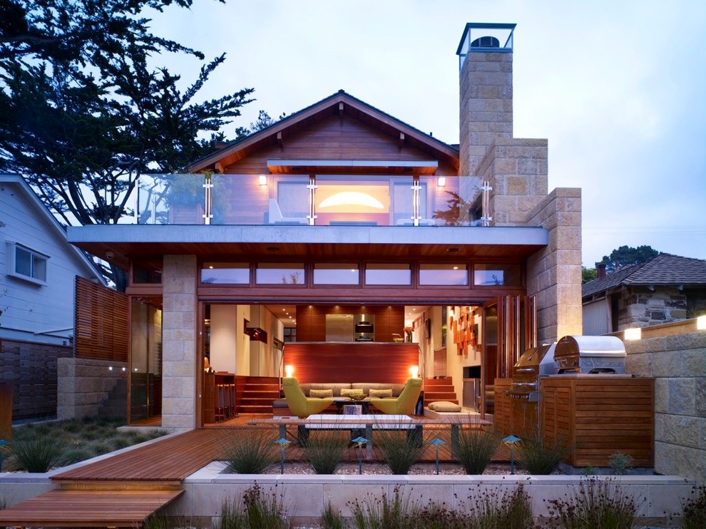 This is an example of a large and brown retro two floor detached house in San Francisco with wood cladding, a pitched roof and a shingle roof.