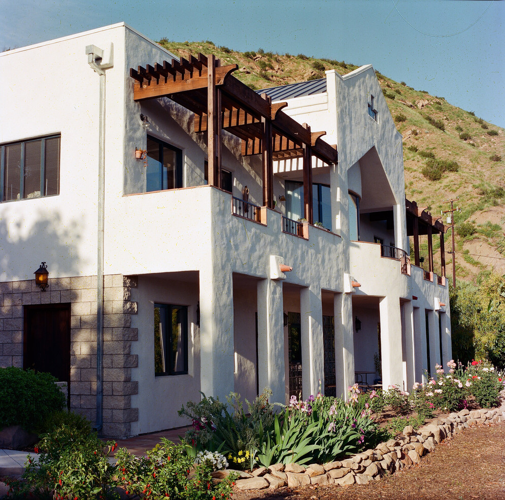 This is an example of a mediterranean house exterior in Los Angeles.