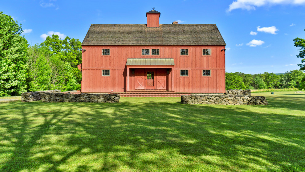 Old Chatham, NY (5911) Farmhouse Exterior New York by Timberpeg