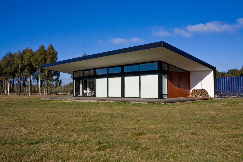 Kleines, Einstöckiges Modernes Haus mit Faserzement-Fassade in Christchurch