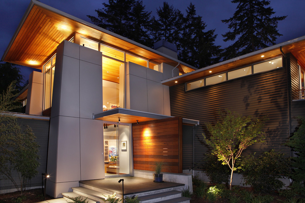 シアトルにあるコンテンポラリースタイルのおしゃれな木の家 (外階段) の写真