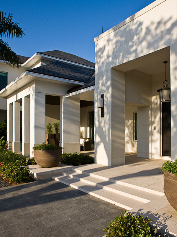 Photo of a large and white modern two floor concrete house exterior in Miami.