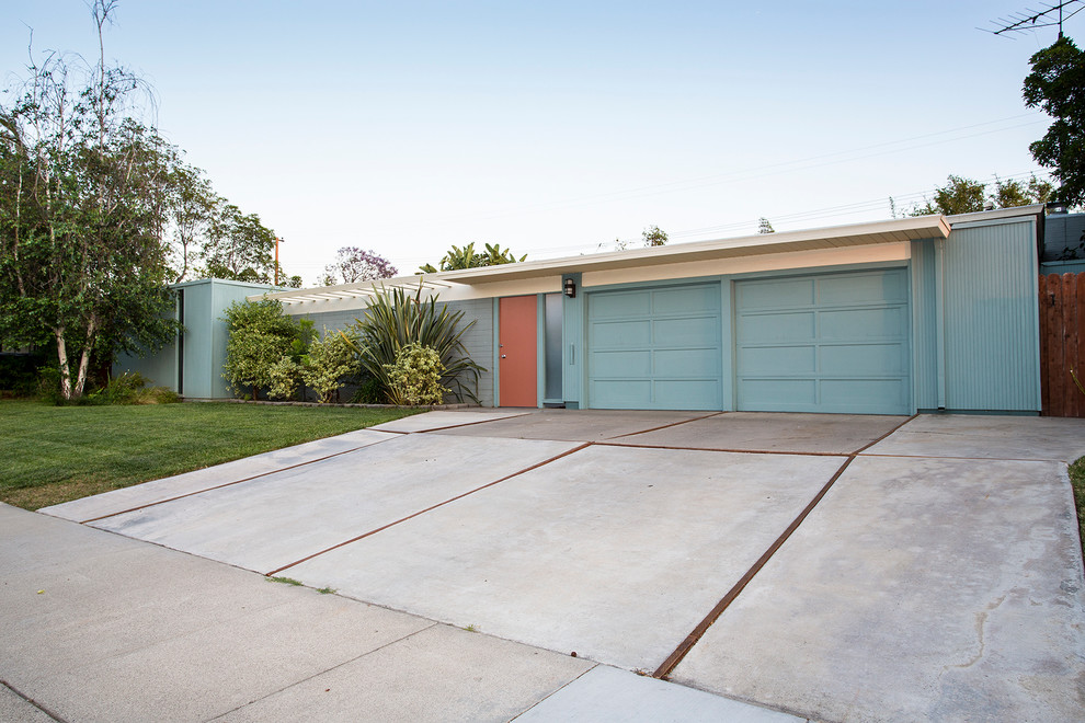 Inspiration for a medium sized and blue retro bungalow house exterior in Orange County with wood cladding.