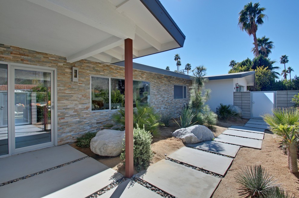 Mid-sized 1960s white one-story mixed siding exterior home idea in Los Angeles