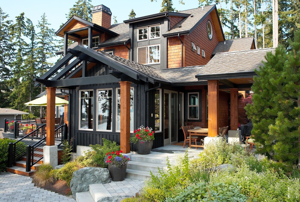 Medium sized rustic house exterior in Seattle.