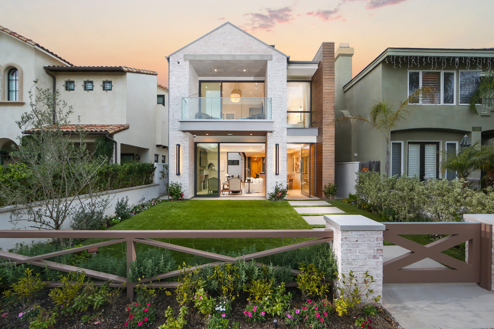Example of a transitional exterior home design in Orange County
