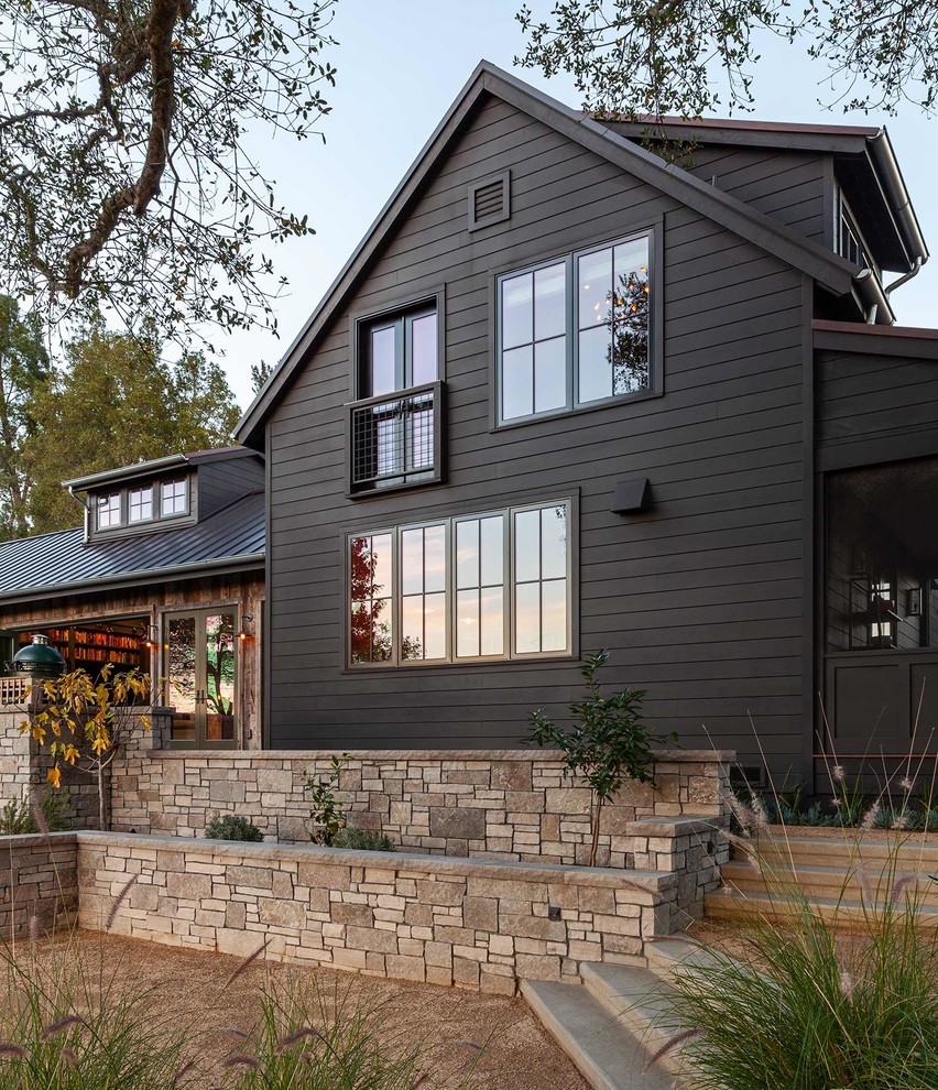 Example of a cottage exterior home design in San Francisco