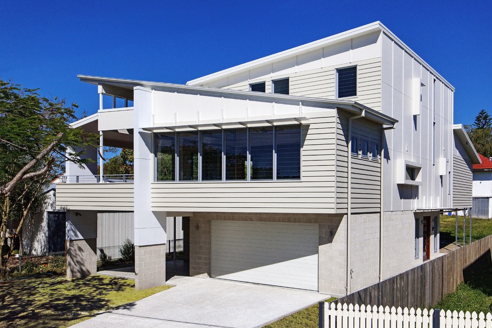 Trendy white exterior home photo in Brisbane