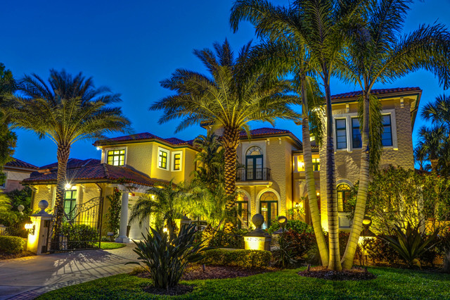 Inspiration for a mediterranean house exterior in Tampa.