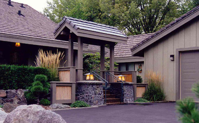 Example of a zen exterior home design in Minneapolis