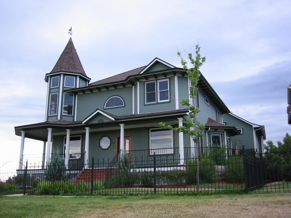 Inspiration for a mid-sized contemporary green two-story vinyl exterior home remodel in Denver