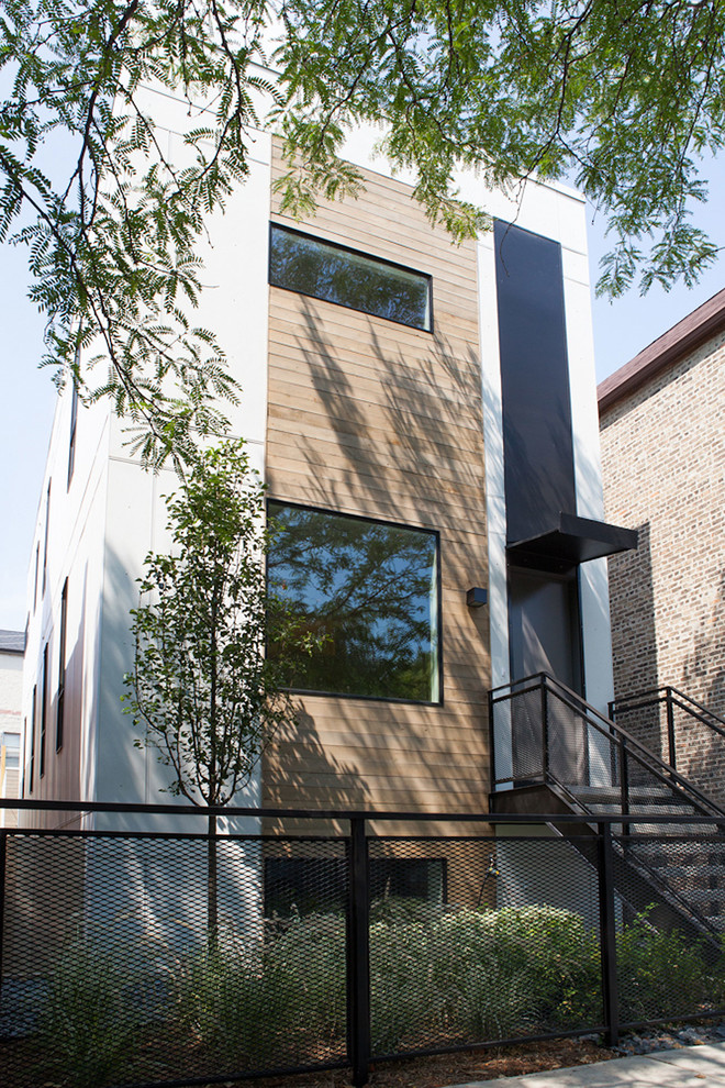 Photo of a white contemporary two floor house exterior in Chicago with mixed cladding.
