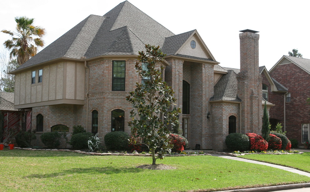 Design ideas for a traditional house exterior in Houston.